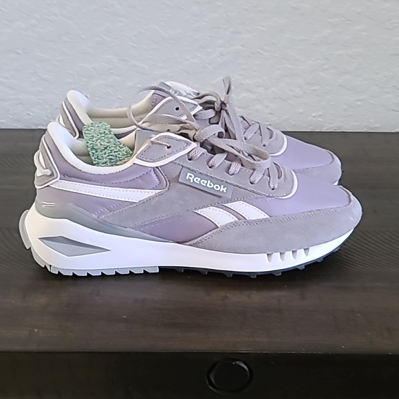 NWT Mens Reebok Retro Style Gray & Wht Sneakers Size: 10 - Picture 8 of 9